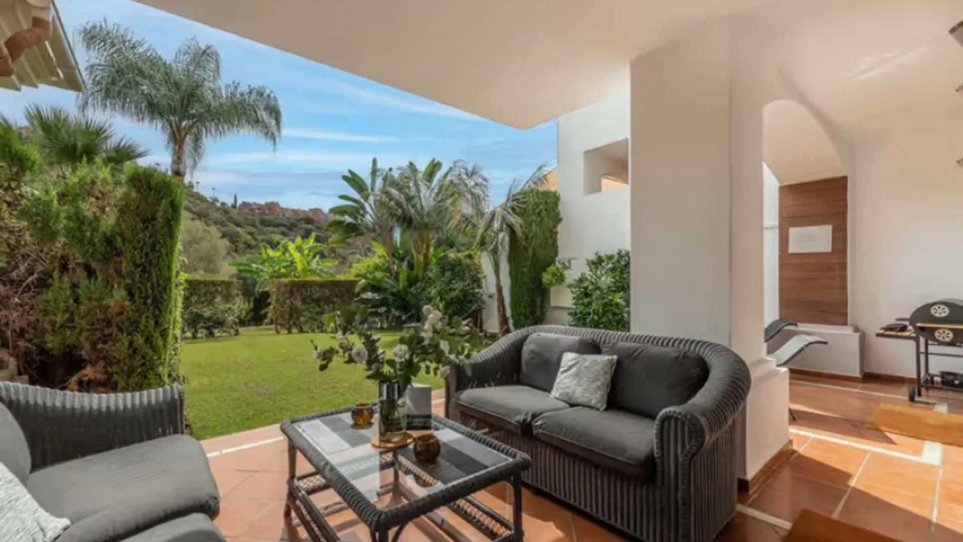 2 Bedrooms - Sleeps 4 - Garden And Pool With View Benahavis Spain