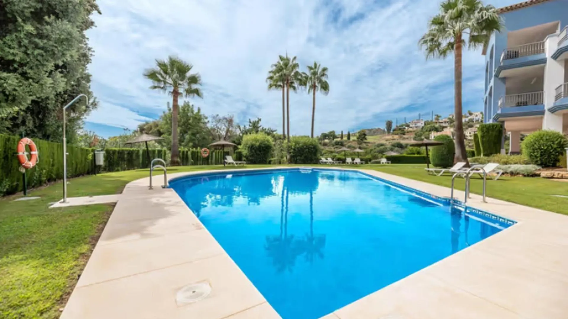 Apartment 2 Bedrooms - Sleeps 4 - Garden And Pool With View Benahavis