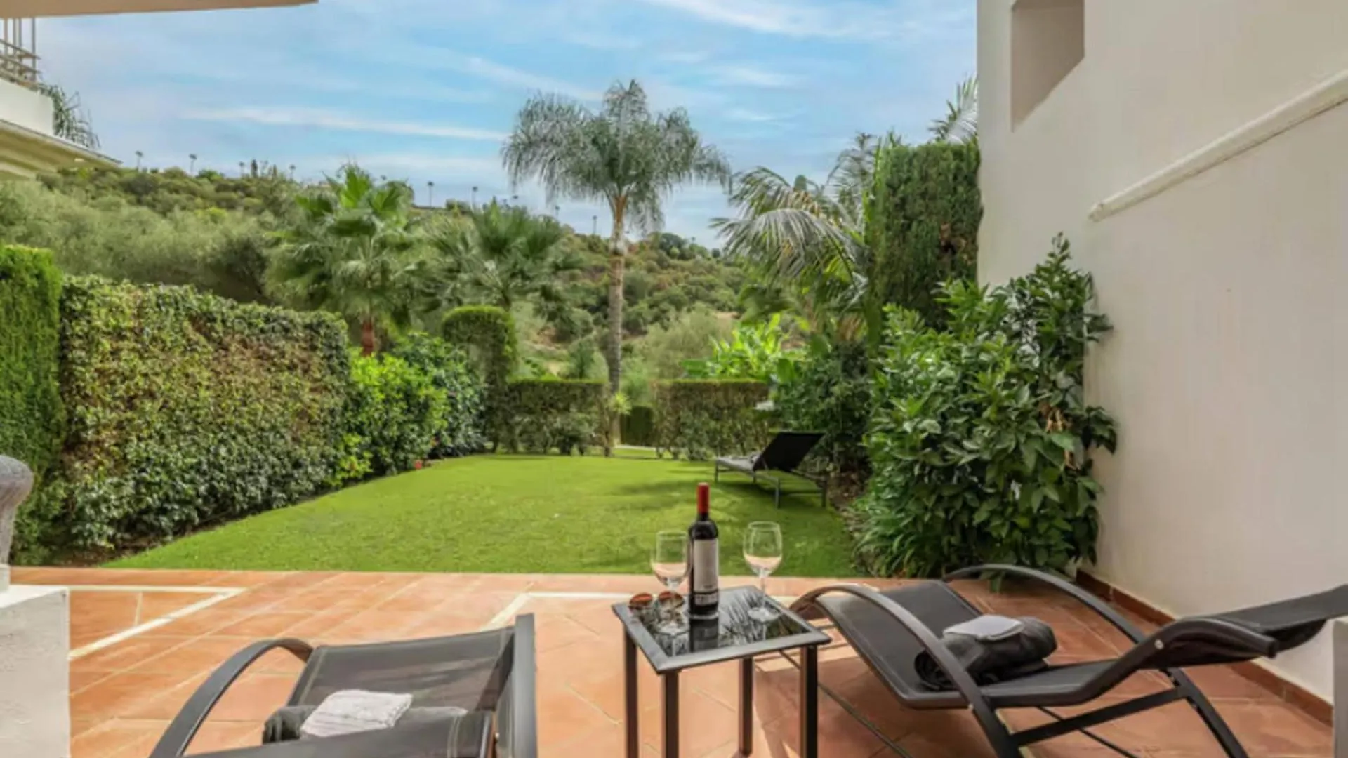 2 Bedrooms - Sleeps 4 - Garden And Pool With View Benahavis