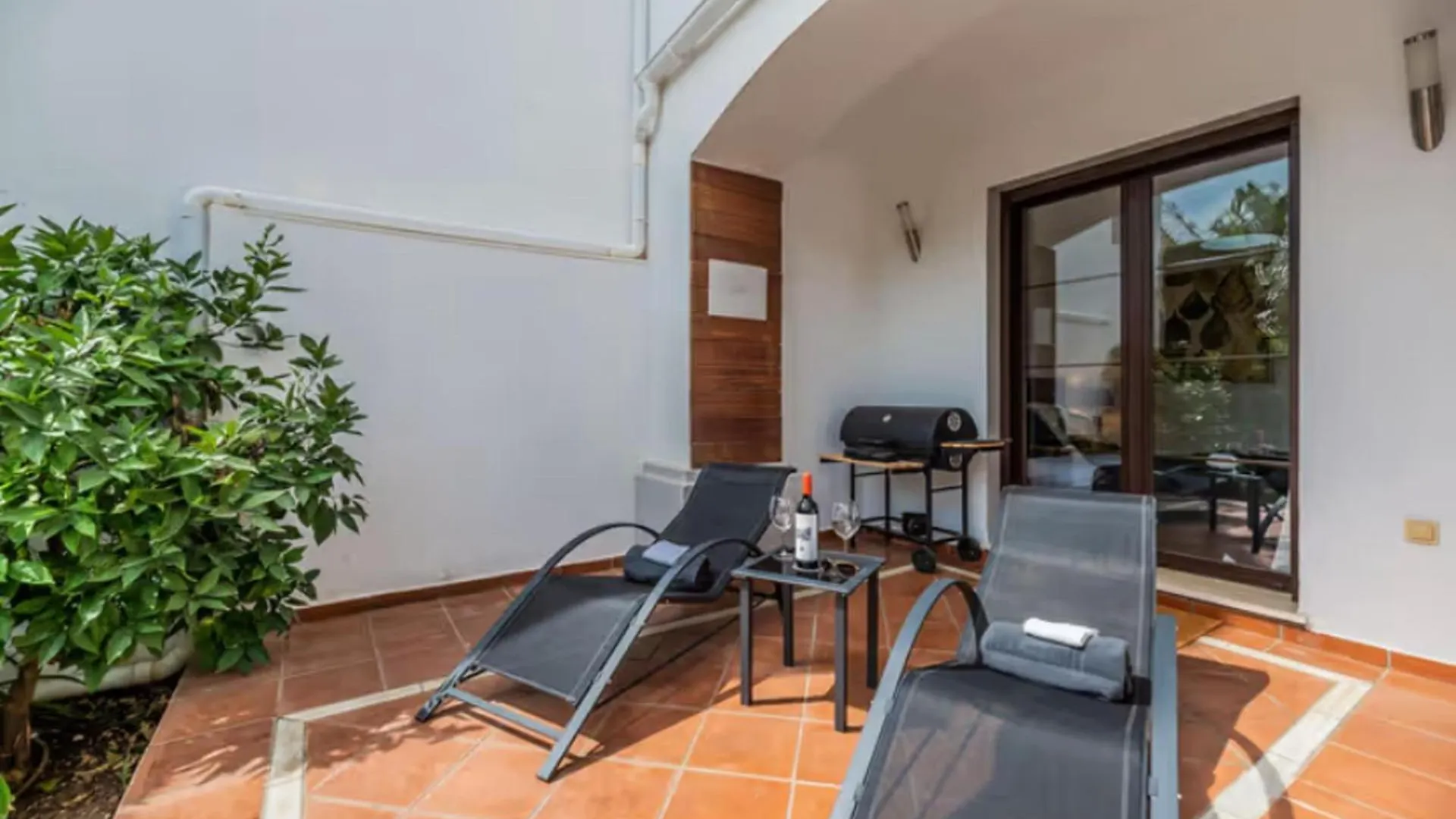 2 Bedrooms - Sleeps 4 - Garden And Pool With View Benahavís Appartamento