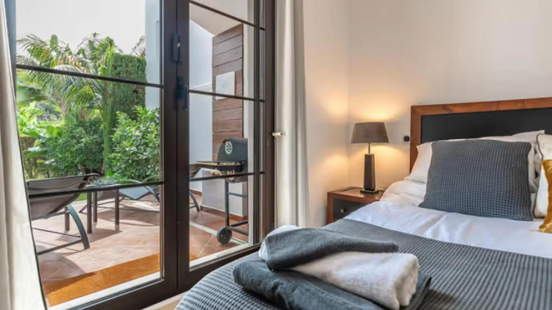 2 Bedrooms - Sleeps 4 - Garden And Pool With View Benahavís Appartamento